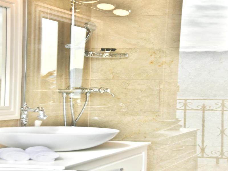 Baron Tavernier Hotel Restaurant & Spa image