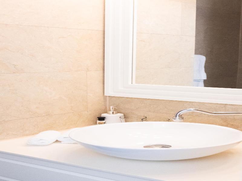 Baron Tavernier Hotel Restaurant & Spa image