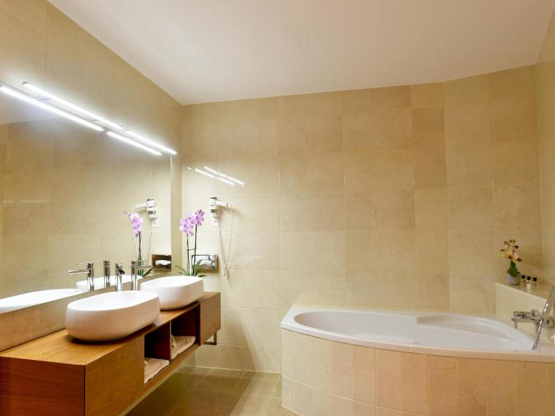 Baron Tavernier Hotel Restaurant & Spa image