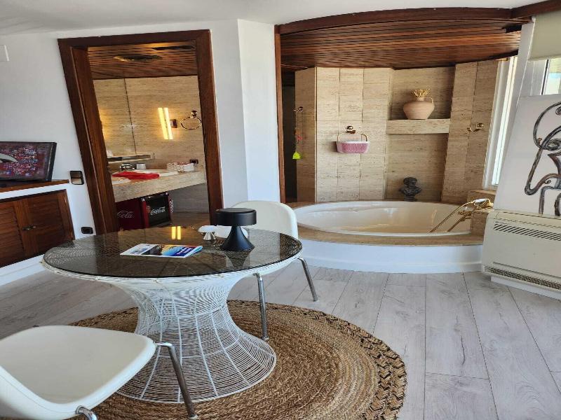 Solo Atico Guest Suites image