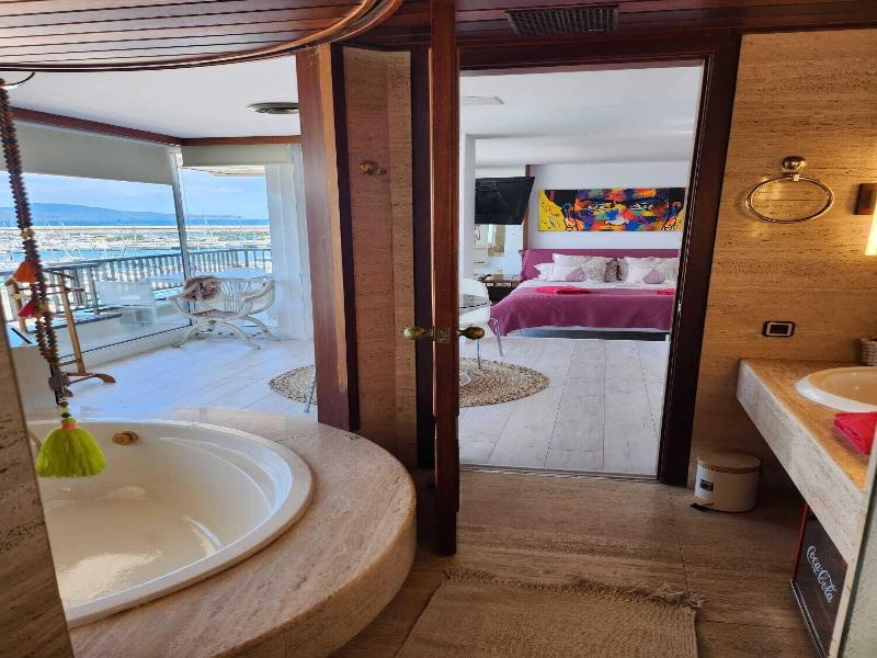 Solo Atico Guest Suites image