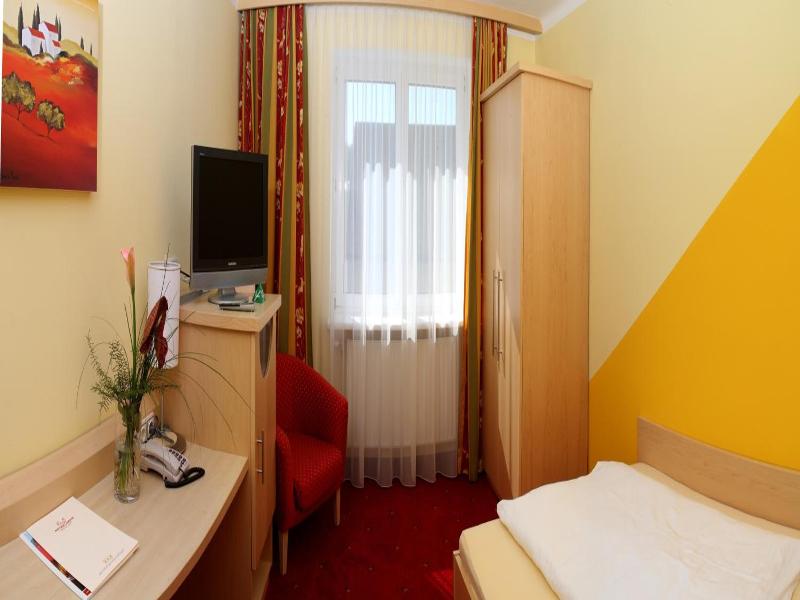 "hotel Restaurant Böck ""roter Hahn""" image