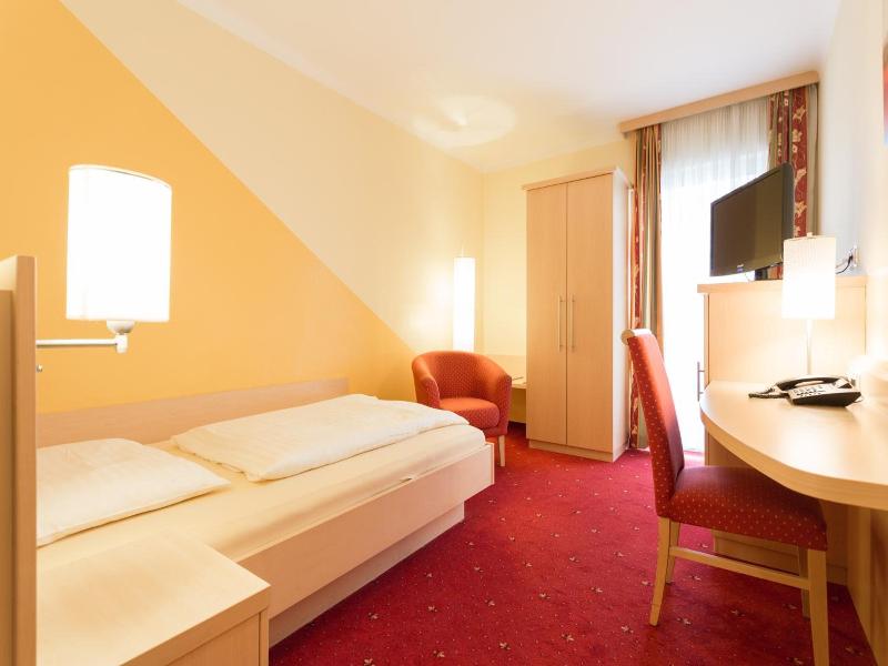 "hotel Restaurant Böck ""roter Hahn""" image