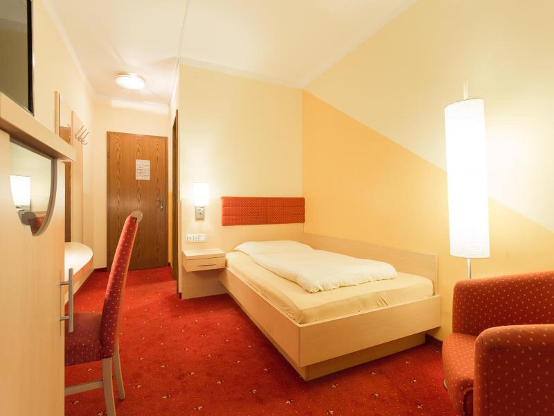 "hotel Restaurant Böck ""roter Hahn""" image