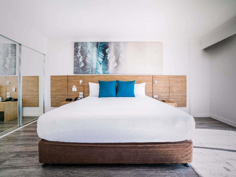 Novotel Cairns Oasis Resort image
