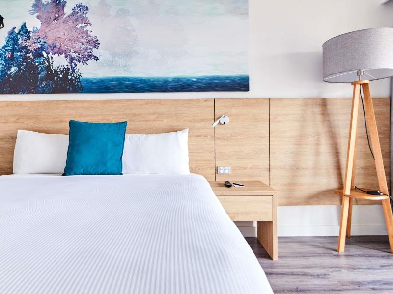 Novotel Cairns Oasis Resort image