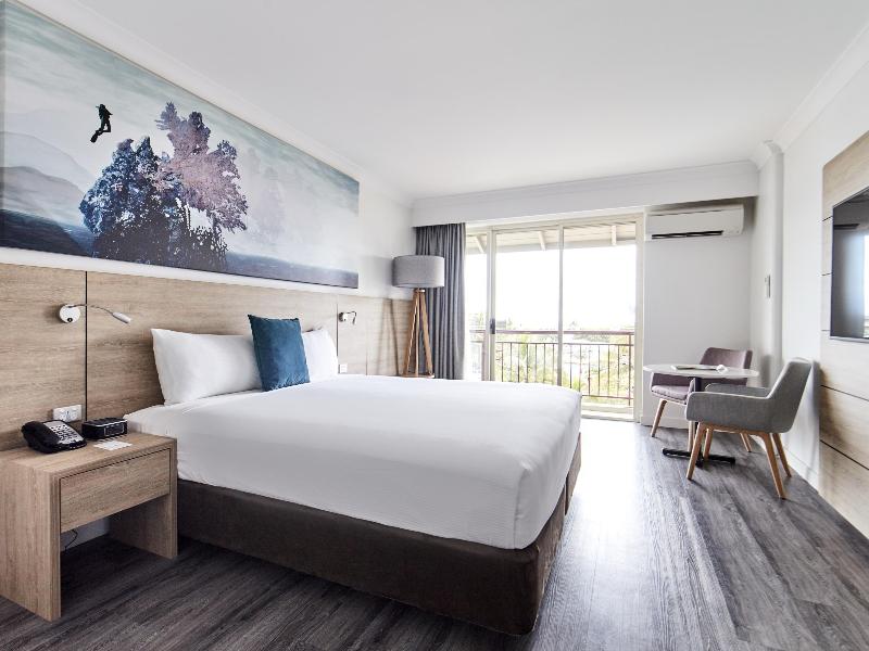 Novotel Cairns Oasis Resort image