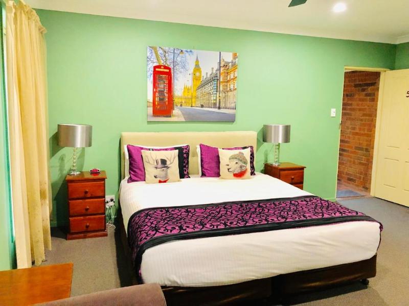 Aussie Rest Motel image