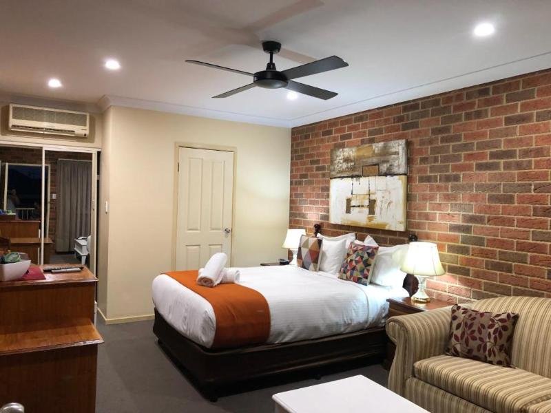 Aussie Rest Motel image