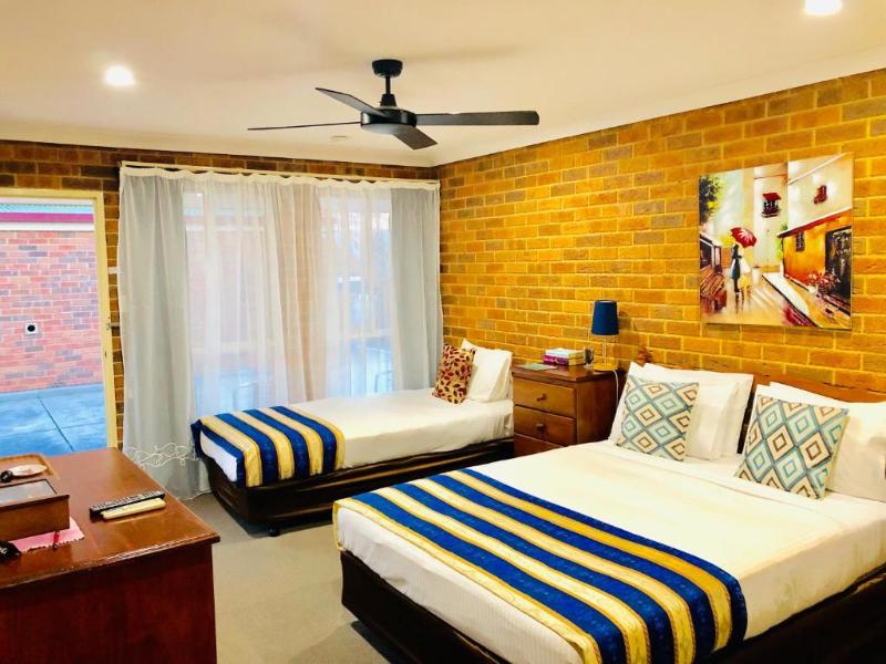 Aussie Rest Motel image