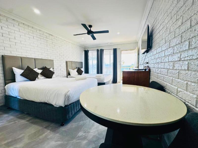Aussie Rest Motel image