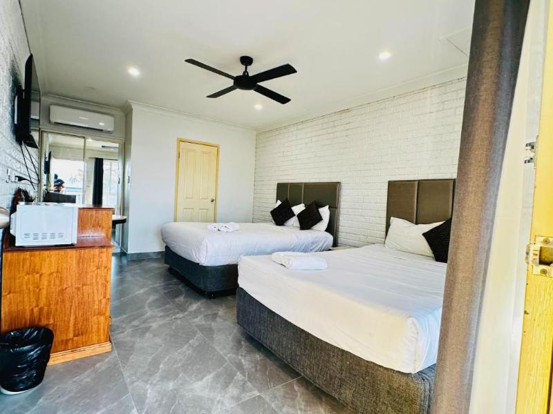 Aussie Rest Motel image
