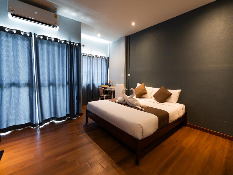 A Hotel Cozy image