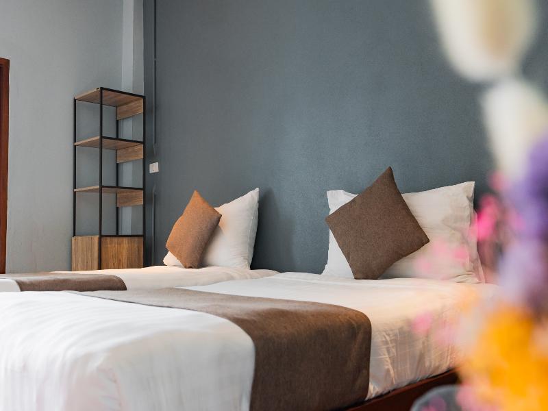 A Hotel Cozy image