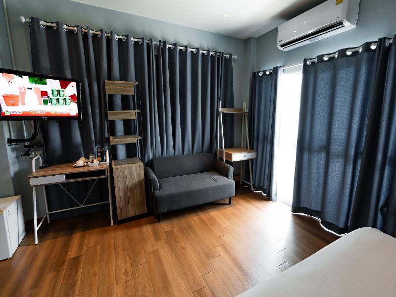 A Hotel Cozy image
