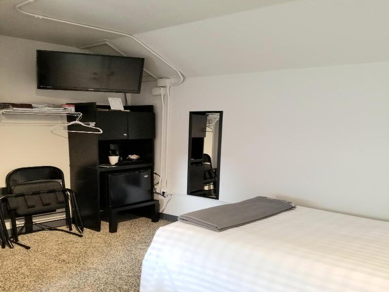 Deep Water Inn image