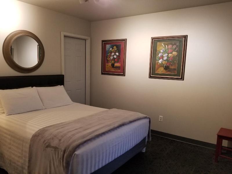 Deep Water Inn image