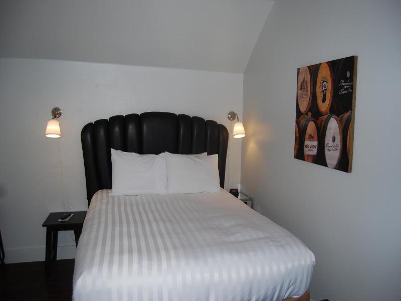 Deep Water Inn image