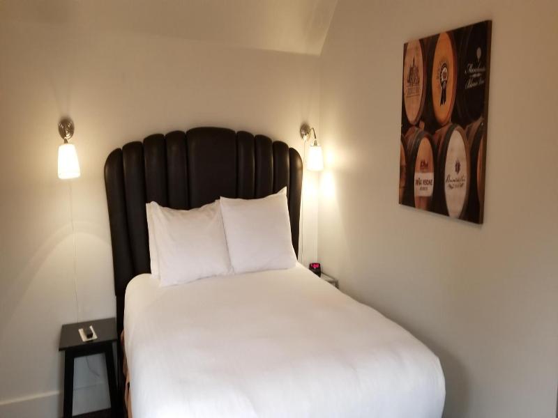 Deep Water Inn image