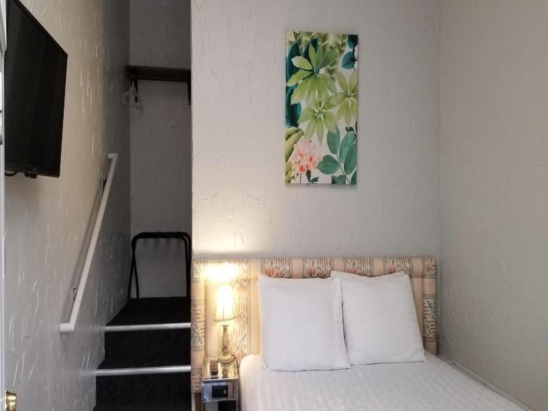 Deep Water Inn image