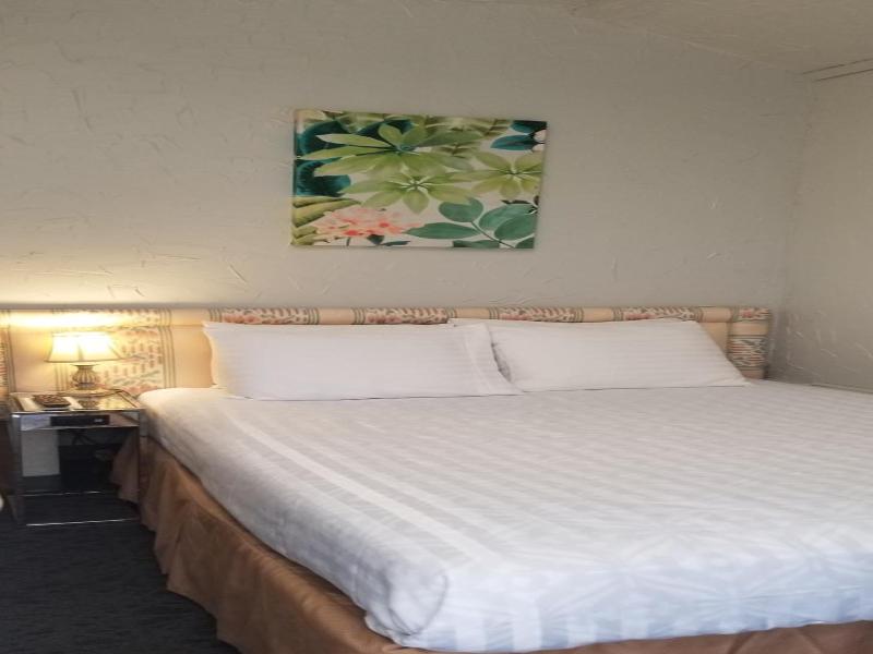 Deep Water Inn image