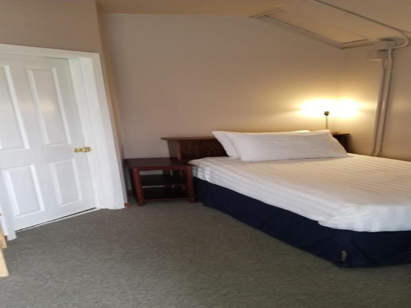 Deep Water Inn image