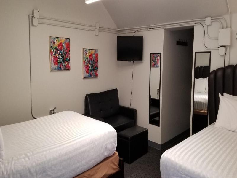 Deep Water Inn image