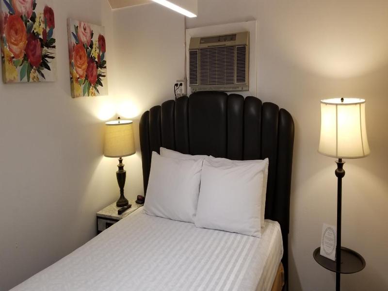 Deep Water Inn image