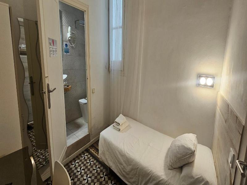 Hostal Eixample image