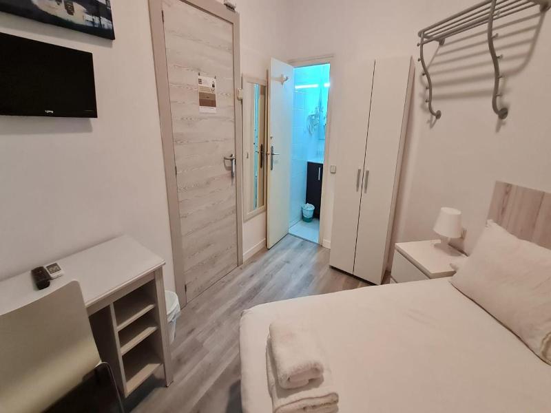 Hostal Eixample image