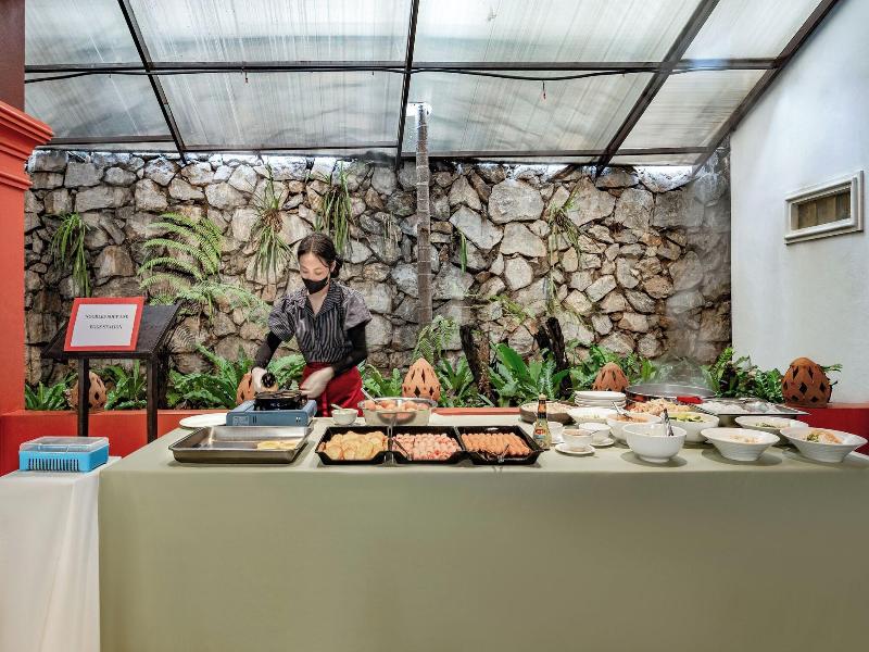 Manyo Hotel And Resort image