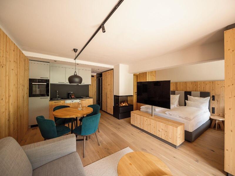 Adea Lifestyle Suites image