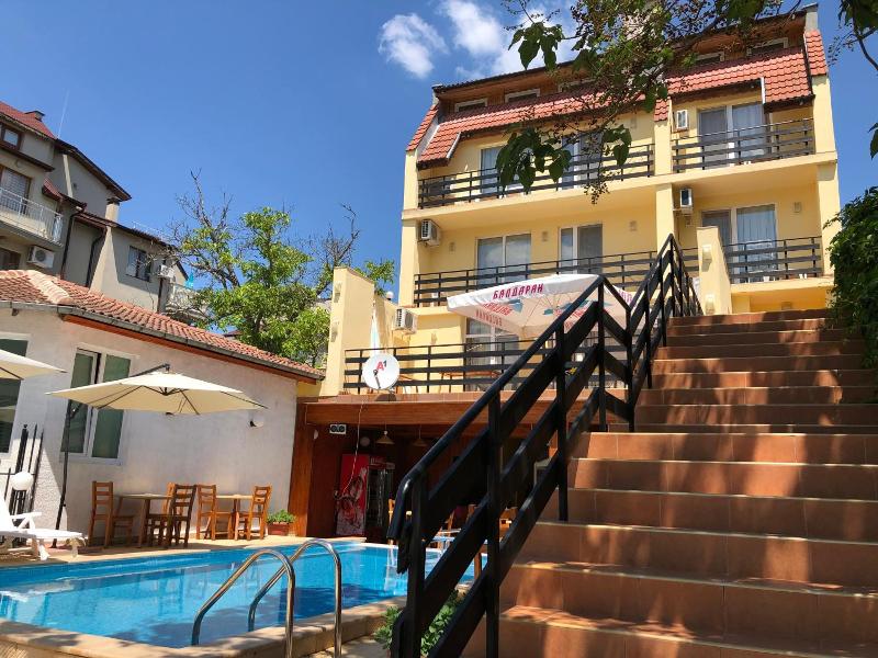 Family Hotel Central