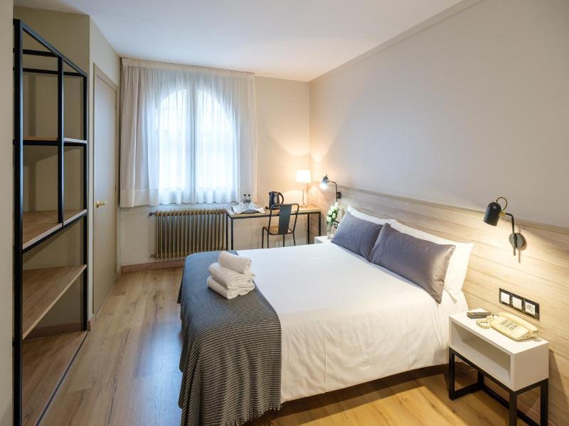 Hotel Torres Manlleu image