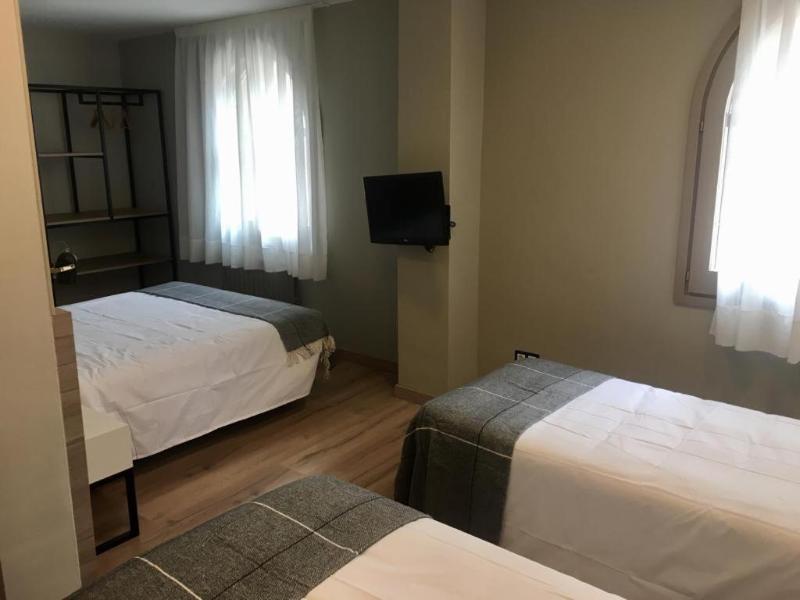 Hotel Torres Manlleu image