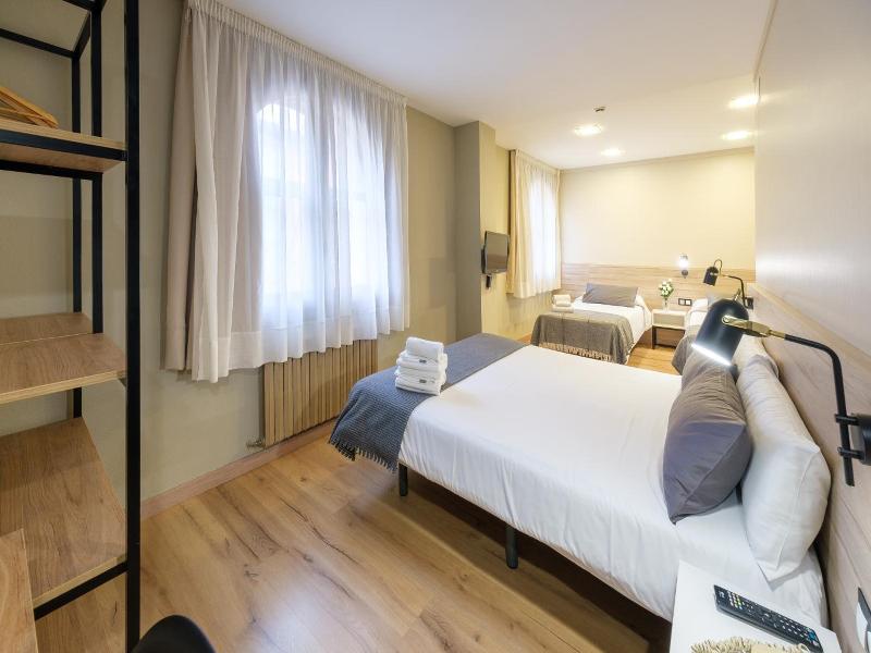 Hotel Torres Manlleu image
