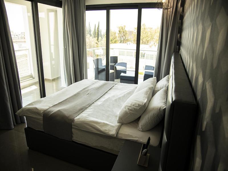 Jimmy's Suites image