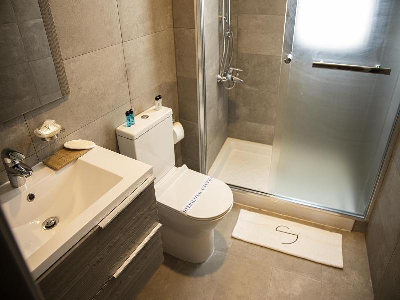 Jimmy's Suites image