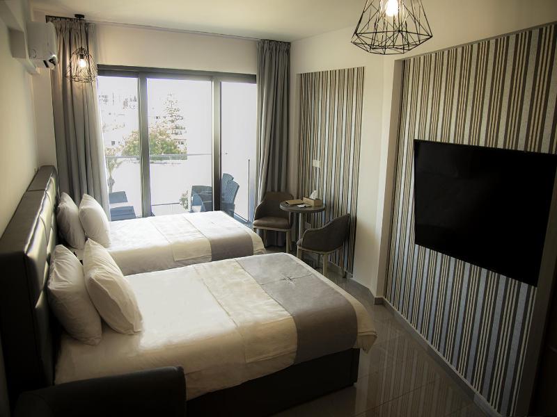 Jimmy's Suites image