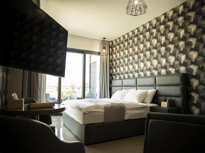 Jimmy's Suites image