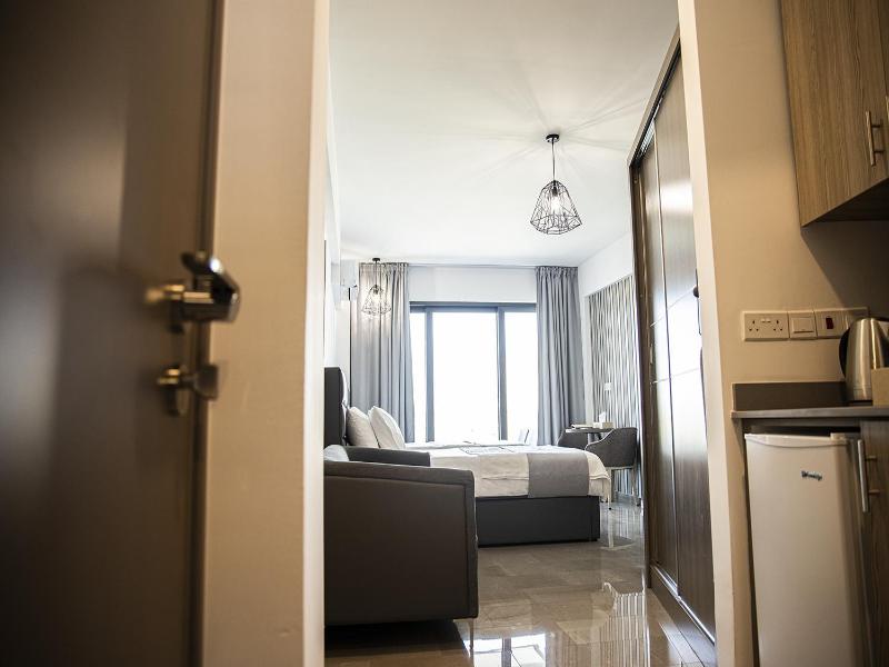 Jimmy's Suites image