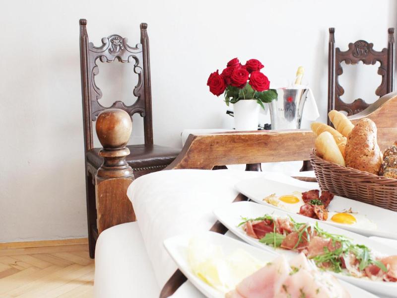 Stadthotel Restaurant Auerhahn image