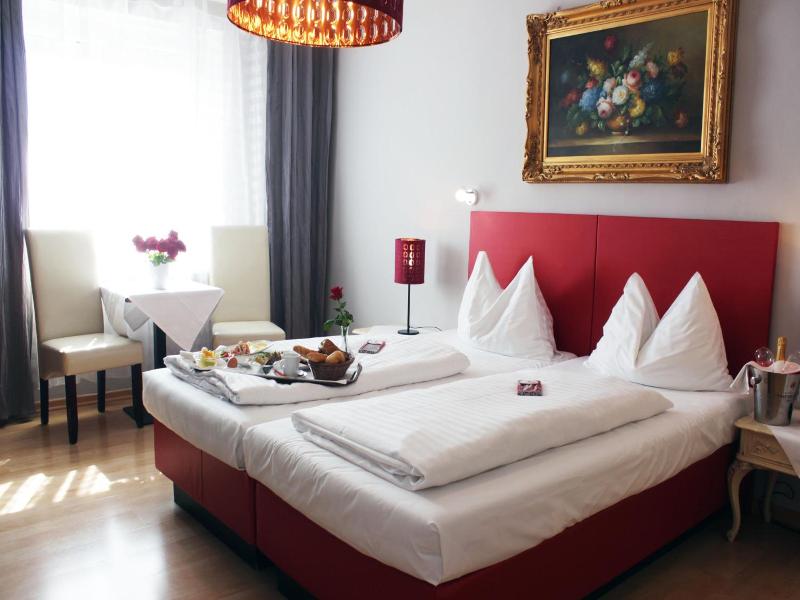 Stadthotel Restaurant Auerhahn image