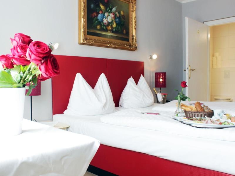 Stadthotel Restaurant Auerhahn image
