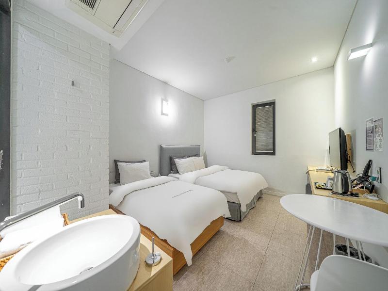 Ami Boutique Hotel image