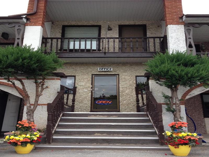 Cedar Springs Motel image