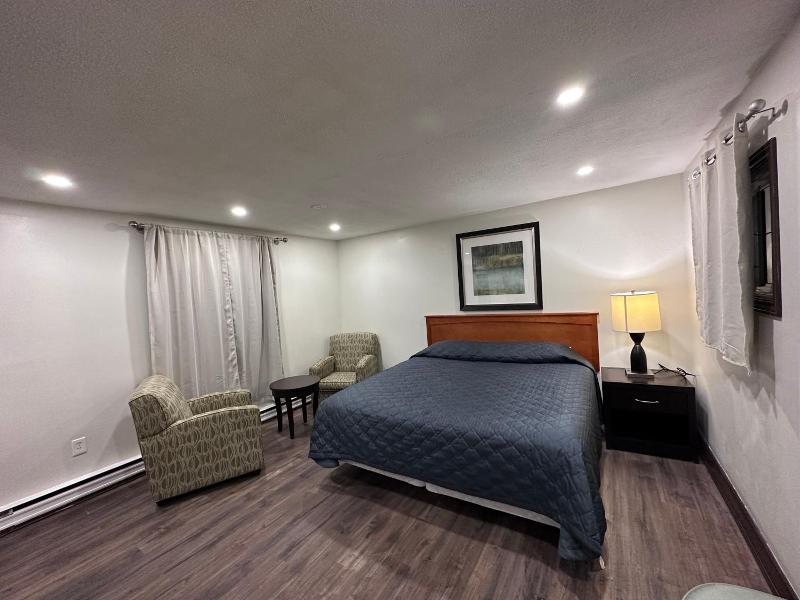 Cedar Springs Motel image
