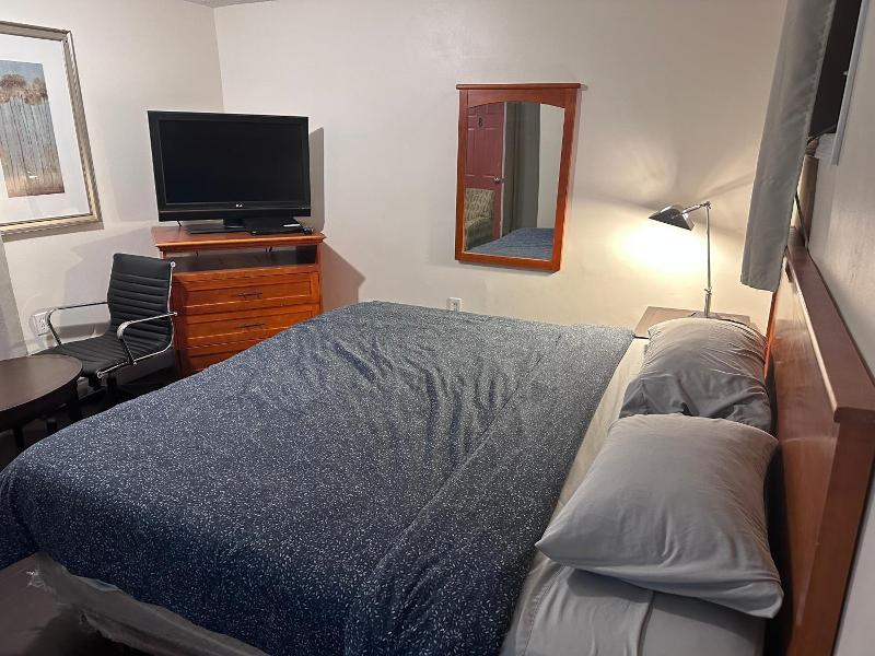Cedar Springs Motel image