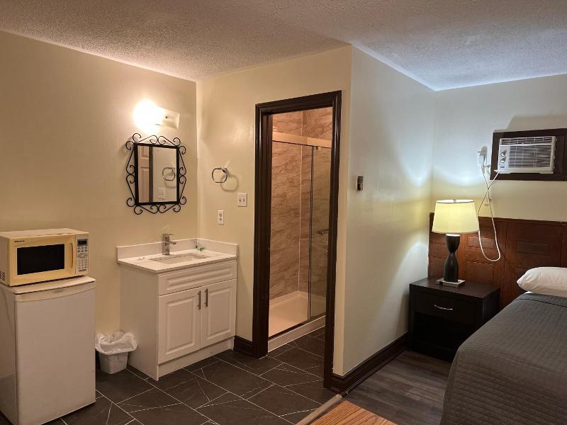 Cedar Springs Motel image