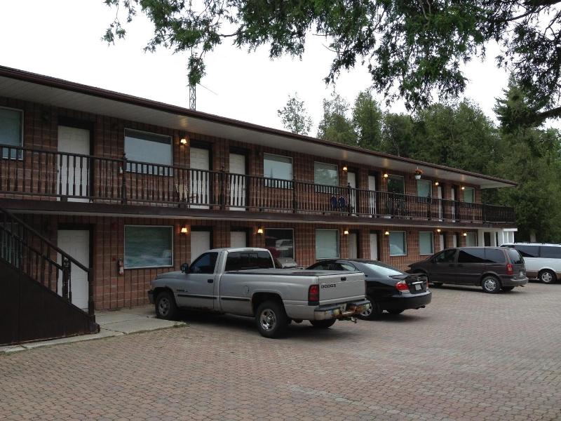 Cedar Springs Motel image